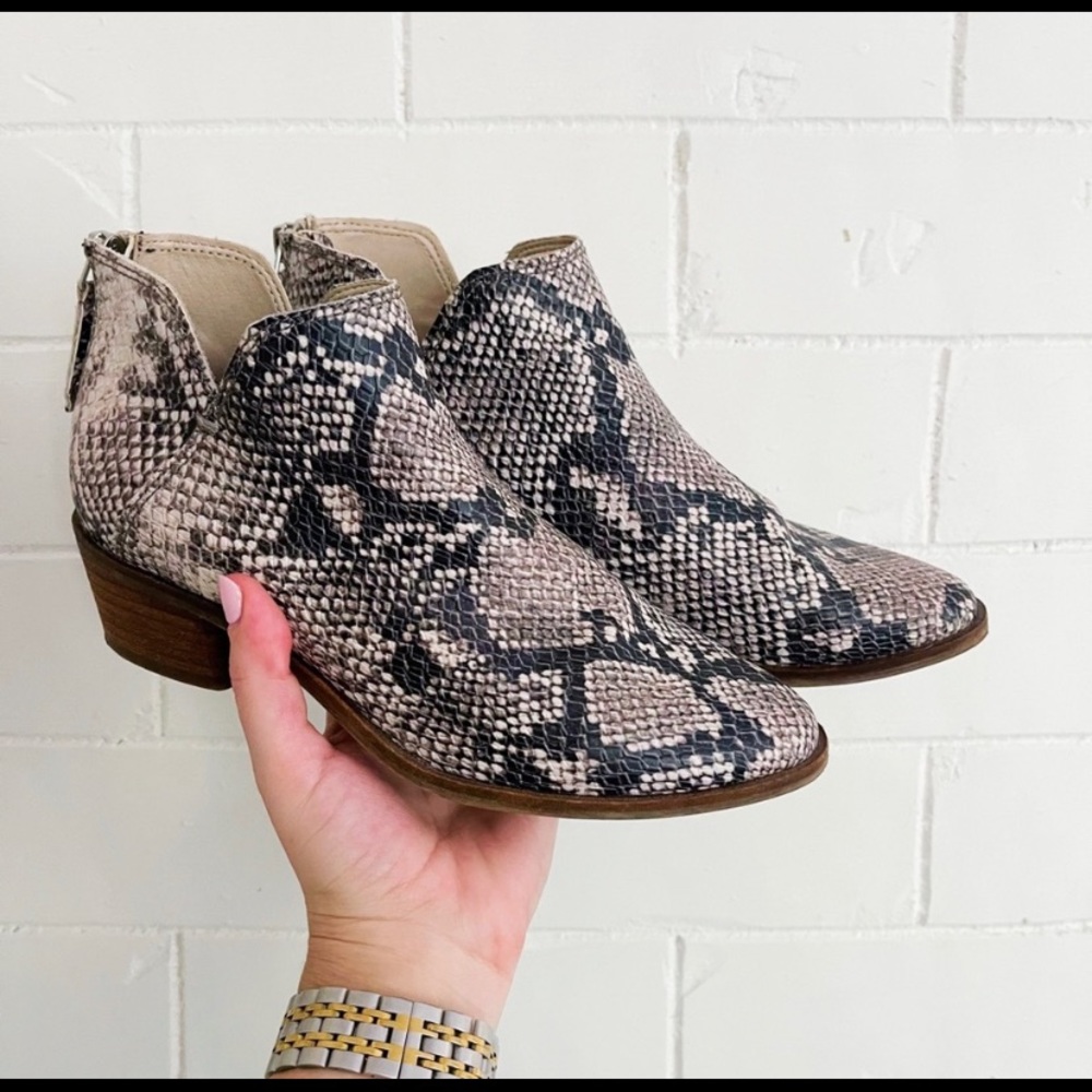 DOLCE VITA NEW Snake Skin Short Ankle Booties 6.5